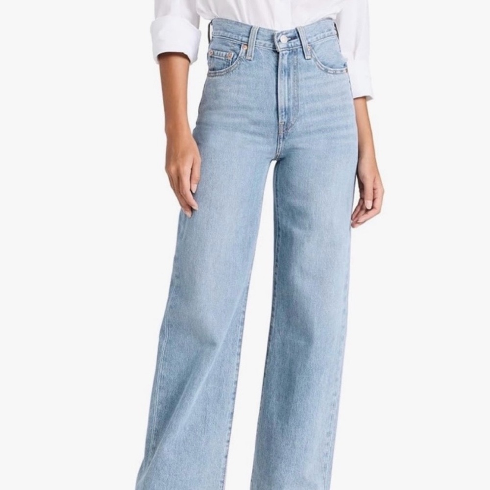 Levi's High-Rise Wide Leg Jeans - Light Blue Wash